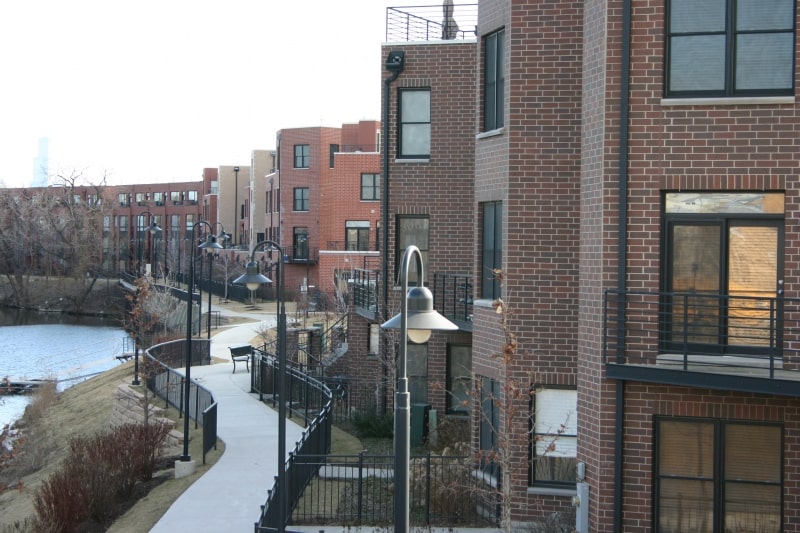 Chicago riverwalk condominiums